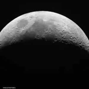 يدل الجانب البعيد من القمر على الجانب المظلم منه