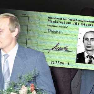 بوتن عندما كان ضابطا في المخابرات السوفيتية