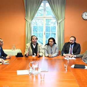 خلال مباحثات وفدي الطرفين ملف تبادل الأسرى والمحتجزين.