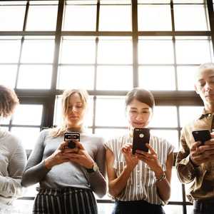 هل تستطيع العيش من دون هاتف لعام كامل؟