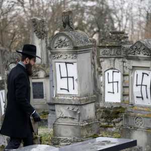 صلبان معقوفة رسمت على المقابر الواقعة قرب ستراسبورغ