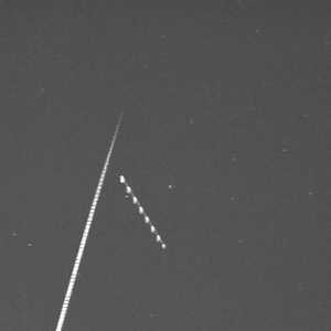 كاميرات في صحراء الإمارات سجلت الشهب