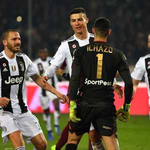 ركض رونالدو باتجاه بحارس تورينو ودفعه بكتفه أثناء احتفاله