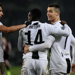 رونالدو يحتفل مع رفاقه بالهدف عقب المباراة