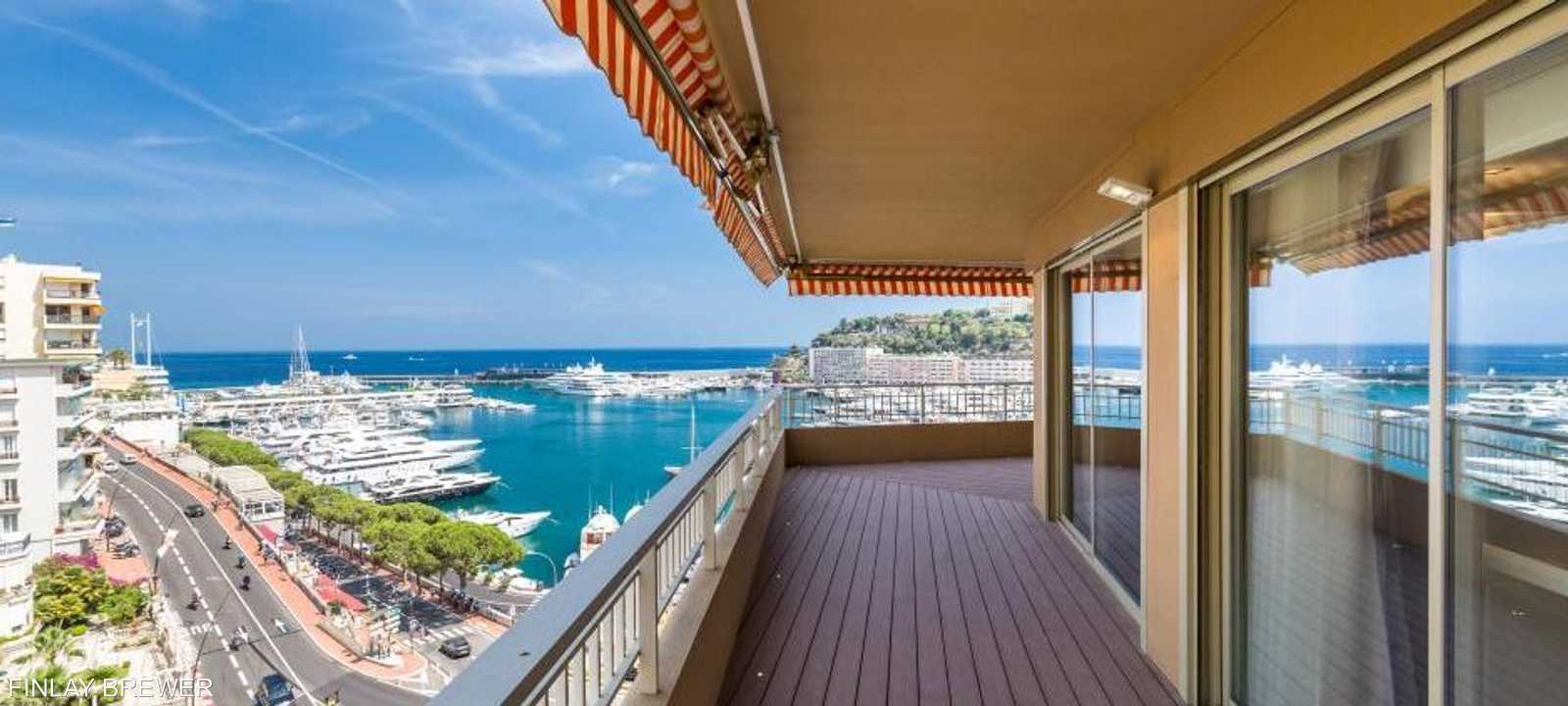 المنزل يتمتع بشرفة كبيرة