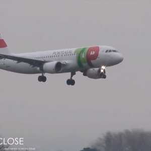 طائرة بمهب العاصفة.. وقائدها يتفادى الكارثة