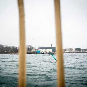 يستخدم العلماء جزيرة لينهولم كمعمل ومحرقة