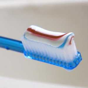 معجون الأسنان له مفعول السحر على البشرة.