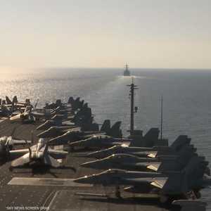 حاملة طائرات أميركية تتصدى للاستفزازات الإيرانية