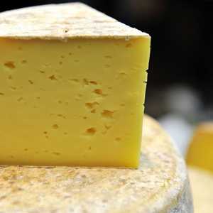 الجبن الرومي ضيف شهير على موائد معظم المصريين