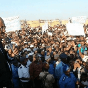 البشير يتوعد بملاحقة مروجي الشائعات