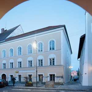 قضى هتلر سنوات طفولته في هذا المنزل الواقع في النمسا.