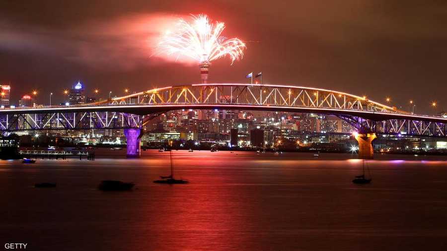 مدينة أوكلاند النيوزلندية تستقبل العام الجديد