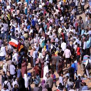 البشير يقول إن الأزمة الاقتصادية عابرة