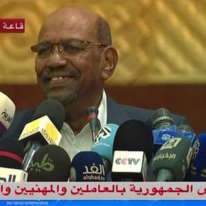 البشير: بدأنا برنامجا لزيادة الرواتب بداية هذا الشهر