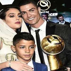 استطاع القفطان المغربي إثبات وجوده على ساحة الموضة العالمية