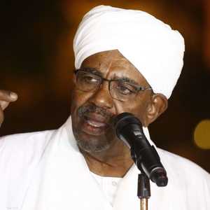 الرئيس السوداني وعد بتحسين الخدمات الاجتماعية