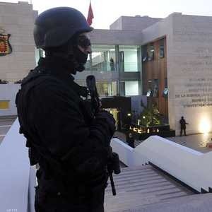 الخلية مكونة من ثلاثة أشخاص