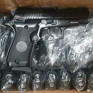 الحاوية كانت محملة بعشرين ألف مسدس تركي