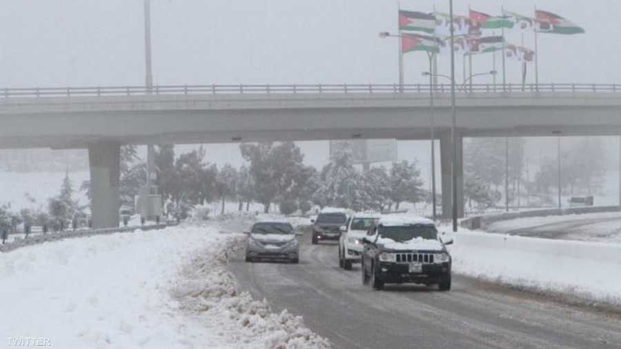 سيتأثر الأردن تدريجيا بكتلة هوائية باردة جدا ورطبة مصاحبة لمنخفض جوي، حيث ستتكاثر كميات الغيوم على ارتفاعات مختلفة وتتحول الأجواء إلى غائمة في أغلب المناطق.