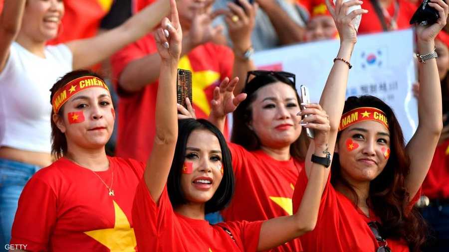 تعول جماهير المنتخب الفيتنامي على مجموعة من اللاعبين المحليين لتعويض الهزيمة التي تلقاها الفريق في أول مباراة له بالبطولة.