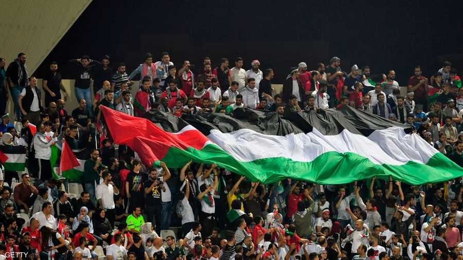 خطف المنتخب الفلسطيني، بعشرة لاعبين فقط، أول نقطة في تاريخه بكأس آسيا، بعدما فرض التعادل بدون أهداف على سوريا.