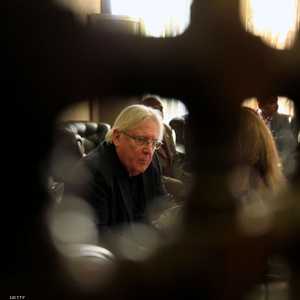 غريفيث دعا إلى ضبط النفس