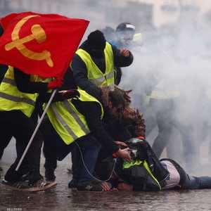 متظاهرو السترات الصفراء يحاولون استعادة زخم الاحتجاجات