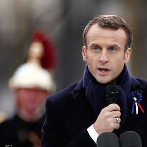 يدعو ماكرون إلى نقاش وطني