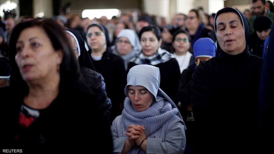 وكان مئات المسيحيين في الأردن قد شاركوا، السبت، في قداس بكنيسة في الجهة الشرقية للنهر.