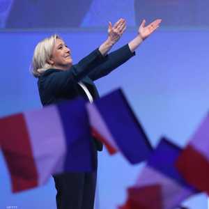 ماري لوبن تدعو لانتخابات مبكرة