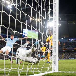 جيزوس يسجل الهدف الأول