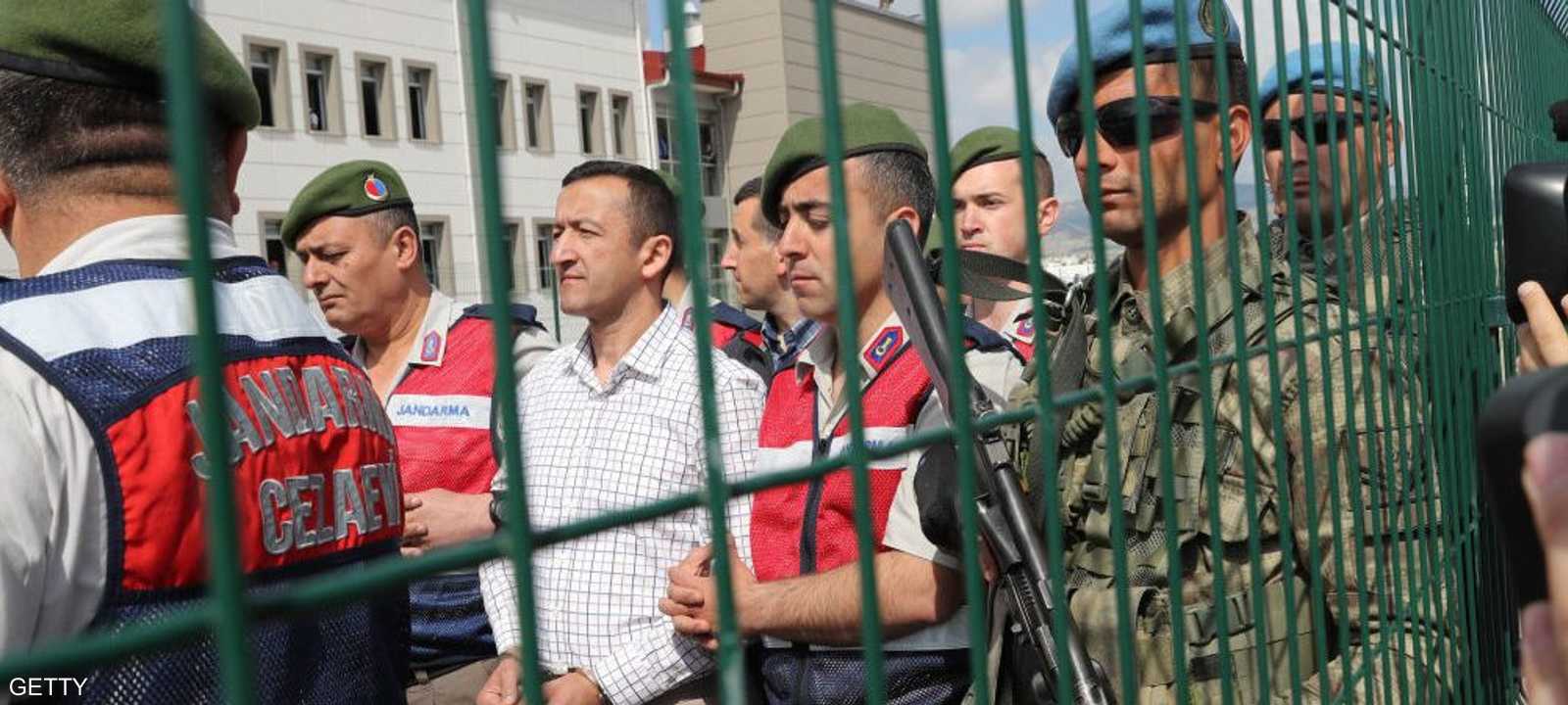 اعتقال جنود أثناء الانقلاب في تركيا "أرشيف"