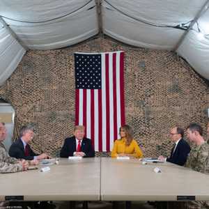 ترامب خلال اجتماع مع قادة عسكريين بالعراق