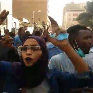 المظاهرات في السودان بدأت قبل نحو شهر.