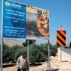 الوكالة الأميركية للتنمية الدولية توقف مشاريعها بالضفة وغزة