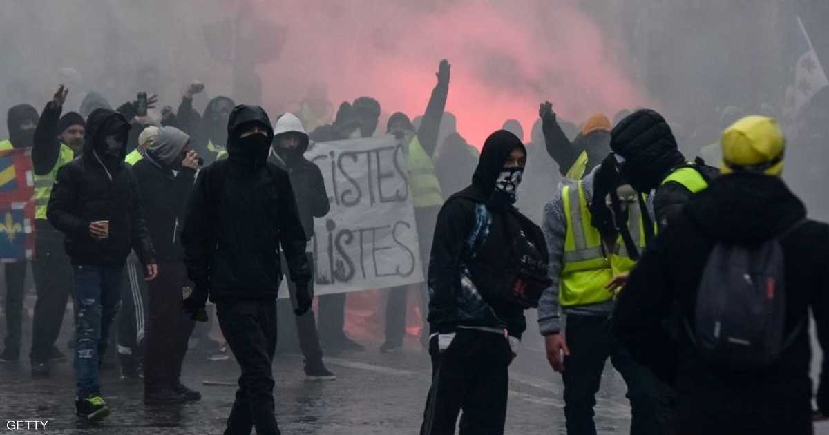 После подорожания куртки с 3000 до 3450. Протесты во Франции. Франция столкновения с полицией. Протесты во Франции сейчас.