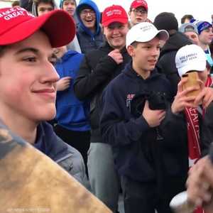 "مراهقو ترامب" يسخرون من السكان الأصليين