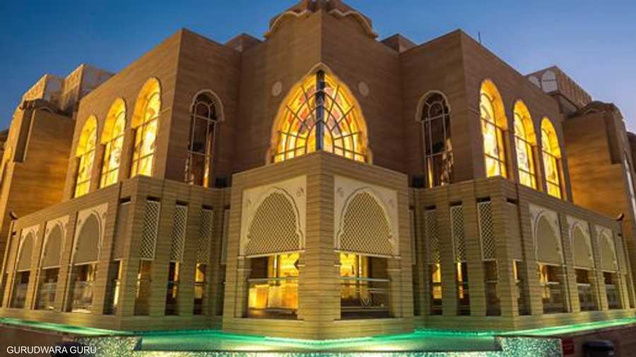 دخل المعبد السيخي في دبي (غورودوارا غورو ناناك دربار) موسموعة غينيس للأرقام القياسية عندما أقام مأدبة إفطار لأشخاص من 101 دولة، ليحصل على رقم "أعلى عدد من الجنسيات يتناولون الإفطار معا".
