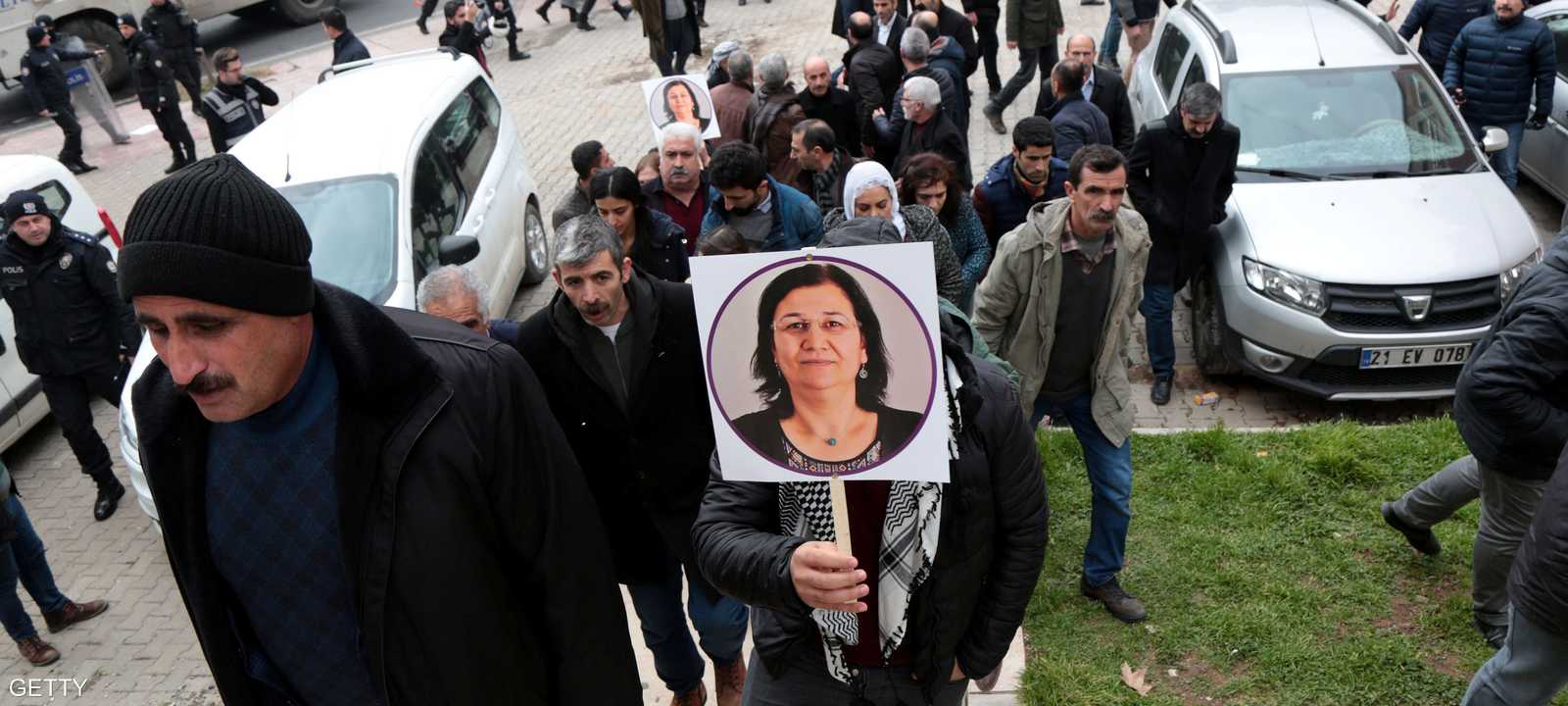 آلاف الأشخاص تجمعوا، السبت، في مدينة دياربكر، دعما للنائبة