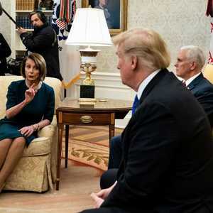 بيلوسي وترامب خلال لقاء سابق في البيت الأبيض