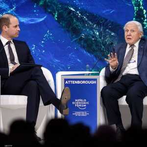 الأمير ويليام والثقب يبدو في حذائه خلال جلسات المنتدى