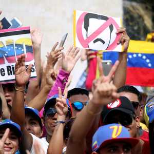 خرج الآلاف ضد الرئيس الفنزويلي نيكولاس مادورو في الشوارع