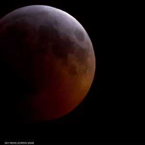ماذا حدث على القمر الدامي أثناء الخسوف