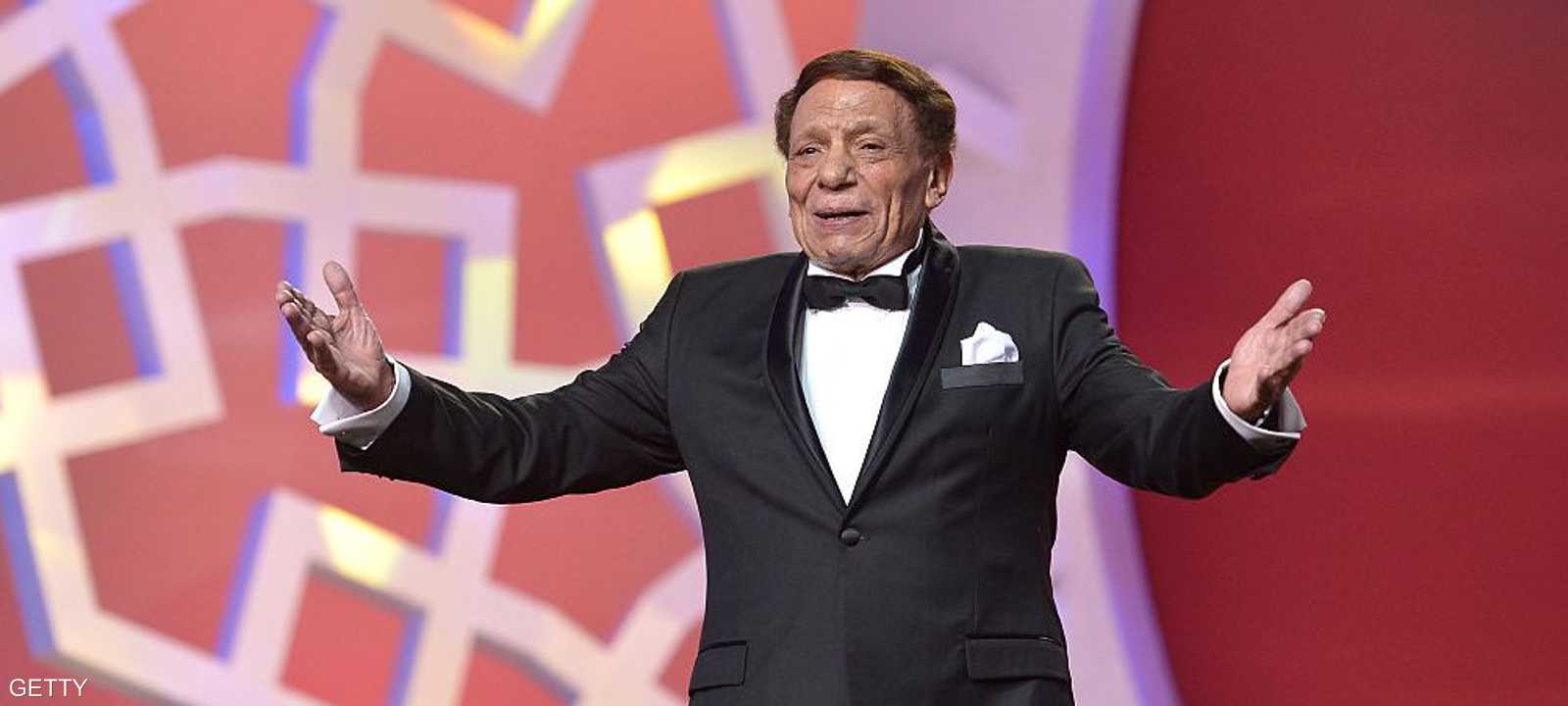 ارتبط اسم عادل إمام بخشبة المسرح منذ العام 1960