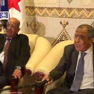 مصافحة "غريبة" للافروف في الجزائر