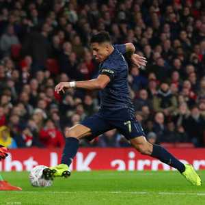 سانشيز يفتتح التسجيل لمان يونايتد