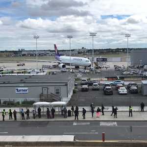 طائرة تابعة لخطوط هاواي الجوية في مطار جون إف كينيدي