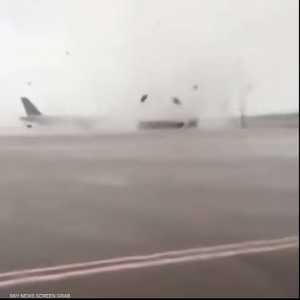 عاصفة قوية تضرب طائرات وحافلات في مطار تركي