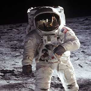 هي الأولى من نوعها التي تقود الإنسان إلى النزول على القمر
